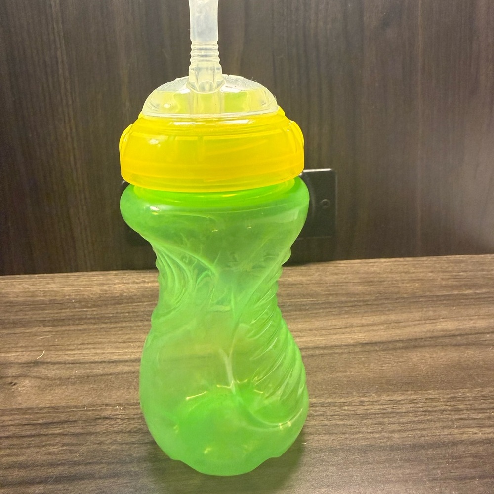 Lot of 6 Assorted Color Toddler Sippy Cup Set with Handles and Straw Lids - Picture 5 of 7